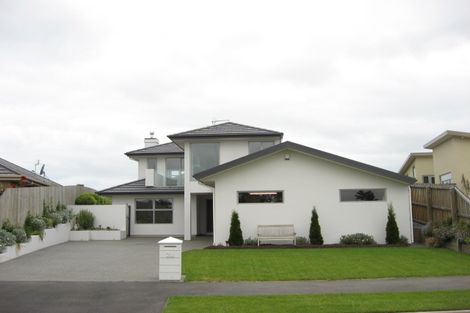 Photo of property in 28 Titirangi Crescent, Parklands, Christchurch, 8083