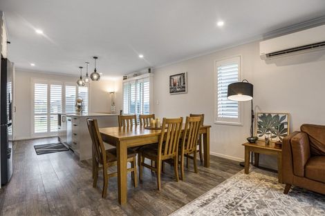 Photo of property in 8 Tahuna Minhinnick Drive, Glenbrook, Waiuku, 2681