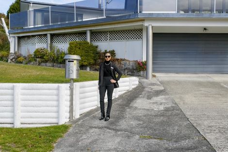 Photo of property in 8 Scenic Heights, Acacia Bay, Taupo, 3330