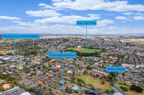 Photo of property in 5 Sunvista Avenue, Oteha, Auckland, 0632