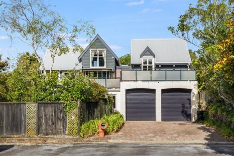 Photo of property in 5 Newnham Court, Tawa, Wellington, 5028