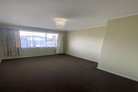 Photo of property in 52 Hobart Crescent, Wattle Downs, Auckland, 2103