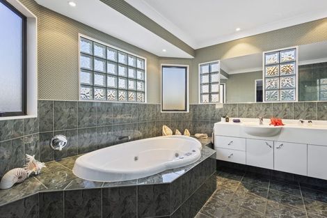 Photo of property in 14 The Parade, Bucklands Beach, Auckland, 2012