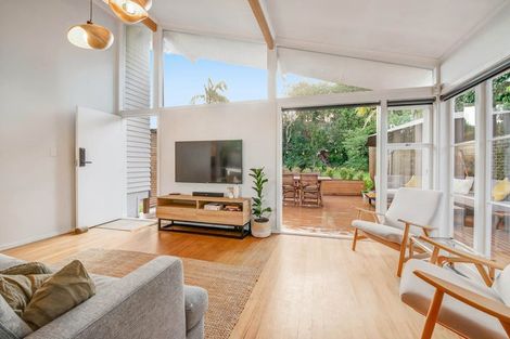 Photo of property in 1/29 Bruce Road, Glenfield, Auckland, 0629