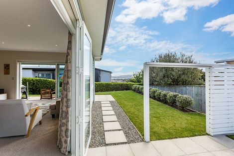 Photo of property in 135 Endeavour Drive, Whitby, Porirua, 5024