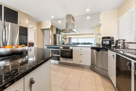 Photo of property in 6 Durness Place, Red Beach, 0932