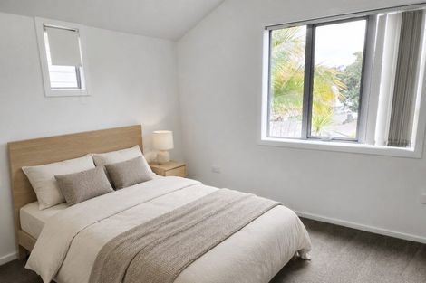Photo of property in 9/6 John Jennings Drive, Oteha, Auckland, 0632