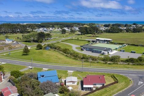 Photo of property in 19 Nash Parade, Foxton Beach, Foxton, 4815