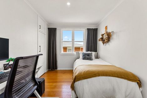 Photo of property in 1/64 Sunnynook Road, Sunnynook, Auckland, 0620