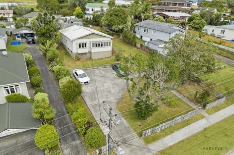 Photo of property in 33 Clayburn Road, Glen Eden, Auckland, 0602
