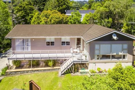 Photo of property in 72 Blue Mountains Road, Pinehaven, Upper Hutt, 5019