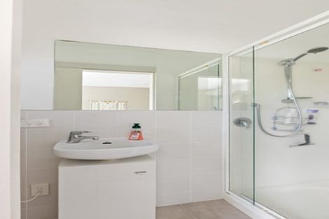 Photo of property in 8/22 Northcross Drive, Oteha, Auckland, 0632