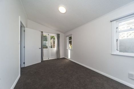 Photo of property in 33 Moa Point Road, Moa Point, Wellington, 6022