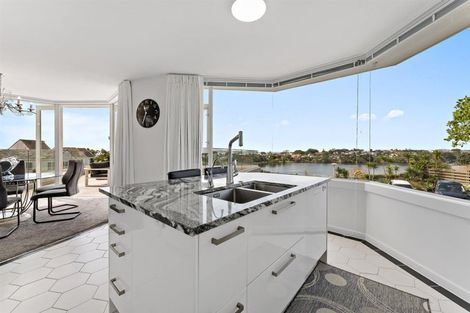 Photo of property in 1/90 Kitchener Road, Milford, Auckland, 0620