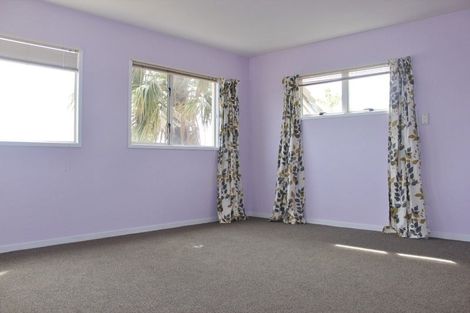 Photo of property in 1/32a Bronzewing Terrace, Unsworth Heights, Auckland, 0632