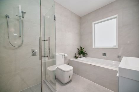 Photo of property in 11 San Casello Rise, Henderson, Auckland, 0612