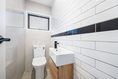 Photo of property in 2/322 Te Atatu Road, Te Atatu South, Auckland, 0610