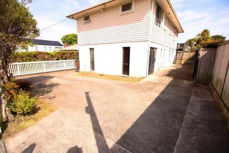 Photo of property in 42 Roberts Road, Te Atatu South, Auckland, 0610