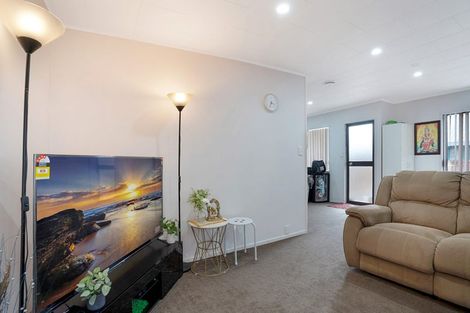 Photo of property in 2/10 Charisma Place, Randwick Park, Auckland, 2105