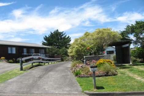 Photo of property in 2/11 Hosking Place, Clarks Beach, 2122