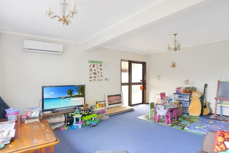 Photo of property in 1/7 Roslyn Road, Mount Wellington, Auckland, 1060