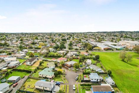 Photo of property in 14 Valencia Place, Manurewa, Auckland, 2102