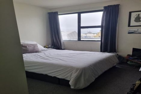 Photo of property in 17 Kent Terrace - Kent Apartments, 4f/16 Kent Terrace, Mount Victoria, Wellington, 6011