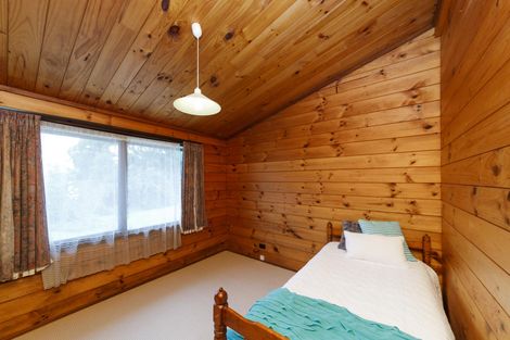 Photo of property in 12 Suzanne Grove, Kelvin Grove, Palmerston North, 4414