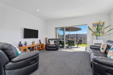 Photo of property in 18 Roseberry Place, Whitianga, 3510
