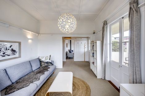 Photo of property in 18 Gladstone Road, Bluff Hill, Napier, 4110