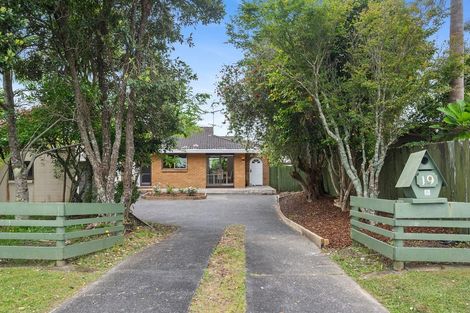 Photo of property in 19 Sartors Avenue, Northcross, Auckland, 0630
