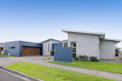 Photo of property in 61 Karamea Street, Whalers Gate, New Plymouth, 4310