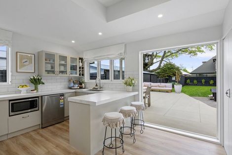 Photo of property in 17 Searells Road, Strowan, Christchurch, 8052