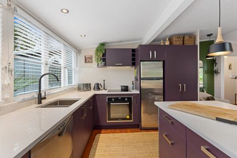 Photo of property in 9 Otitori Bay Road, Titirangi, Auckland, 0604