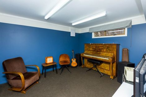 Photo of property in 19 Freemans Way, Pinehaven, Upper Hutt, 5019