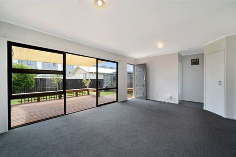 Photo of property in 1/11 Ranui Station Road, Ranui, Auckland, 0612