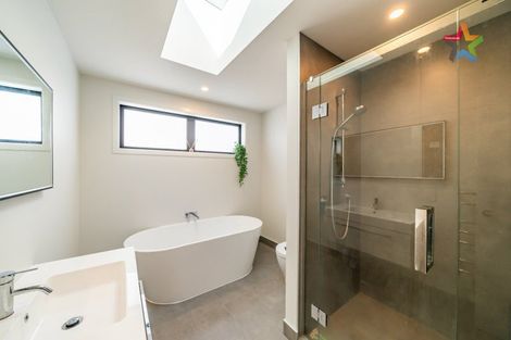 Photo of property in 1b Wai-iti Crescent, Woburn, Lower Hutt, 5010