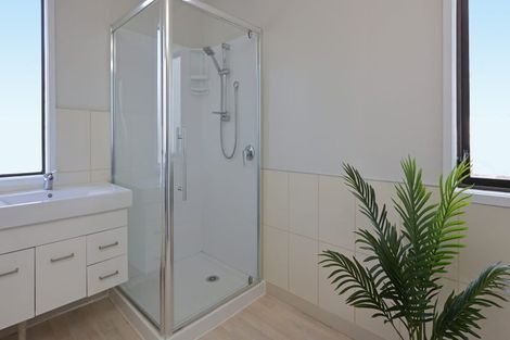 Photo of property in 2/103 Sturges Road, Henderson, Auckland, 0612