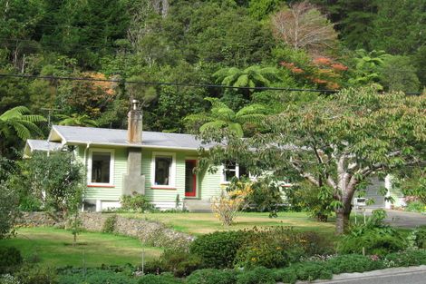Photo of property in 139 Pinehaven Road, Pinehaven, Upper Hutt, 5019