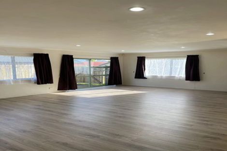 Photo of property in 48 Montilla Place, Manurewa, Auckland, 2102