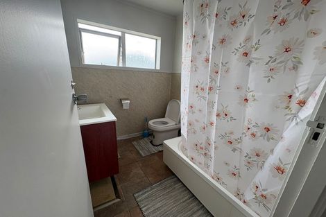 Photo of property in 2/54 Kenderdine Road, Papatoetoe, Auckland, 2025