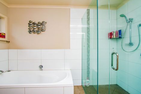 Photo of property in 854 Whangaparaoa Road, Manly, Whangaparaoa, 0930