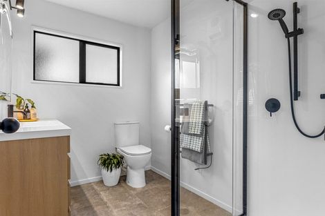 Photo of property in 100 Gardiners Road, Harewood, Christchurch, 8051