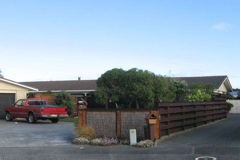 Photo of property in 14 Hastings Street, Waikanae Beach, Waikanae, 5036