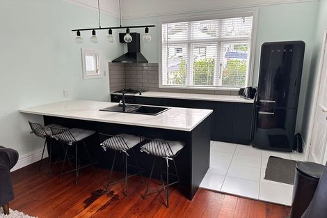 Photo of property in 55 Te Wharepouri Street, Berhampore, Wellington, 6023