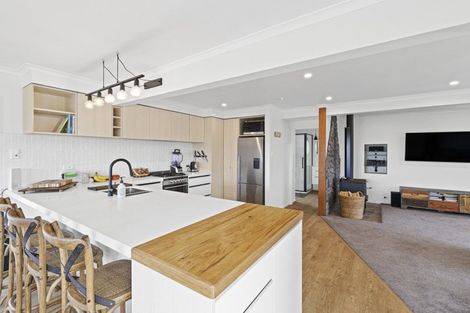 Photo of property in 124 Lower King Road, Tarurutangi, New Plymouth, 4372