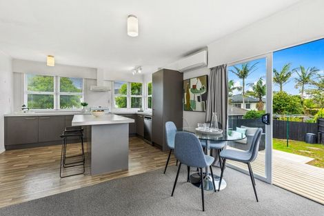 Photo of property in 2/111 Hobsonville Road, West Harbour, Auckland, 0618