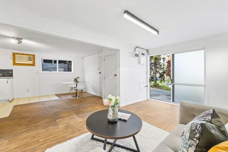 Photo of property in 10 La Trobe Street, Pakuranga Heights, Auckland, 2010