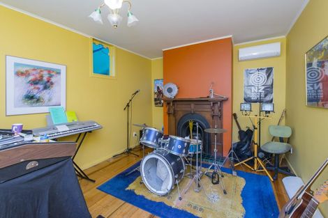 Photo of property in 140 Glenmore Street, Northland, Wellington, 6012