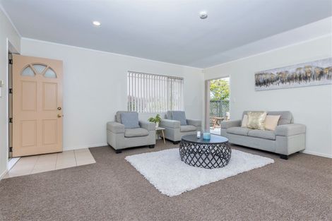 Photo of property in 28 Ginders Drive, Massey, Auckland, 0614